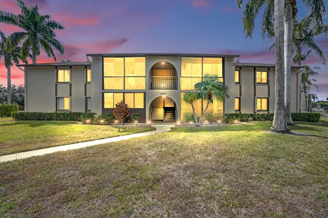 426 Pine Glen Lane D-2, Greenacres, FL 33463