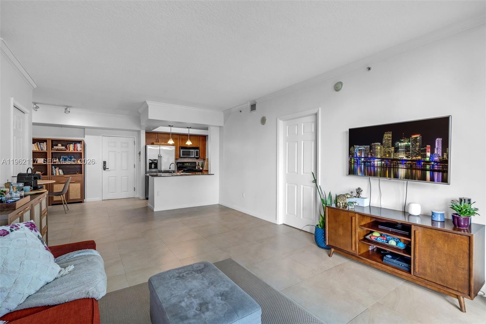 2000 N Bayshore Drive 909 — photo 5