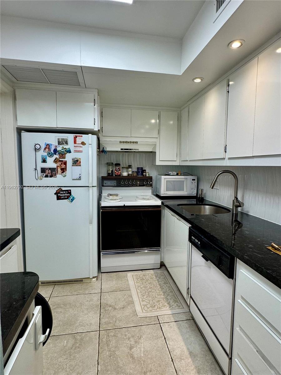 2940 NE 203rd Street 213 C, Aventura, FL 33180, Aventura