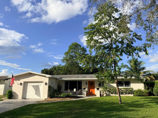 10611 NW 18th Place, Pembroke Pines, FL 33026