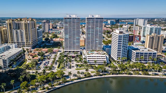 525 S Flagler Drive 9b, sold in Plaza Of The Palm Beaches Condo, West Palm Beach, FL