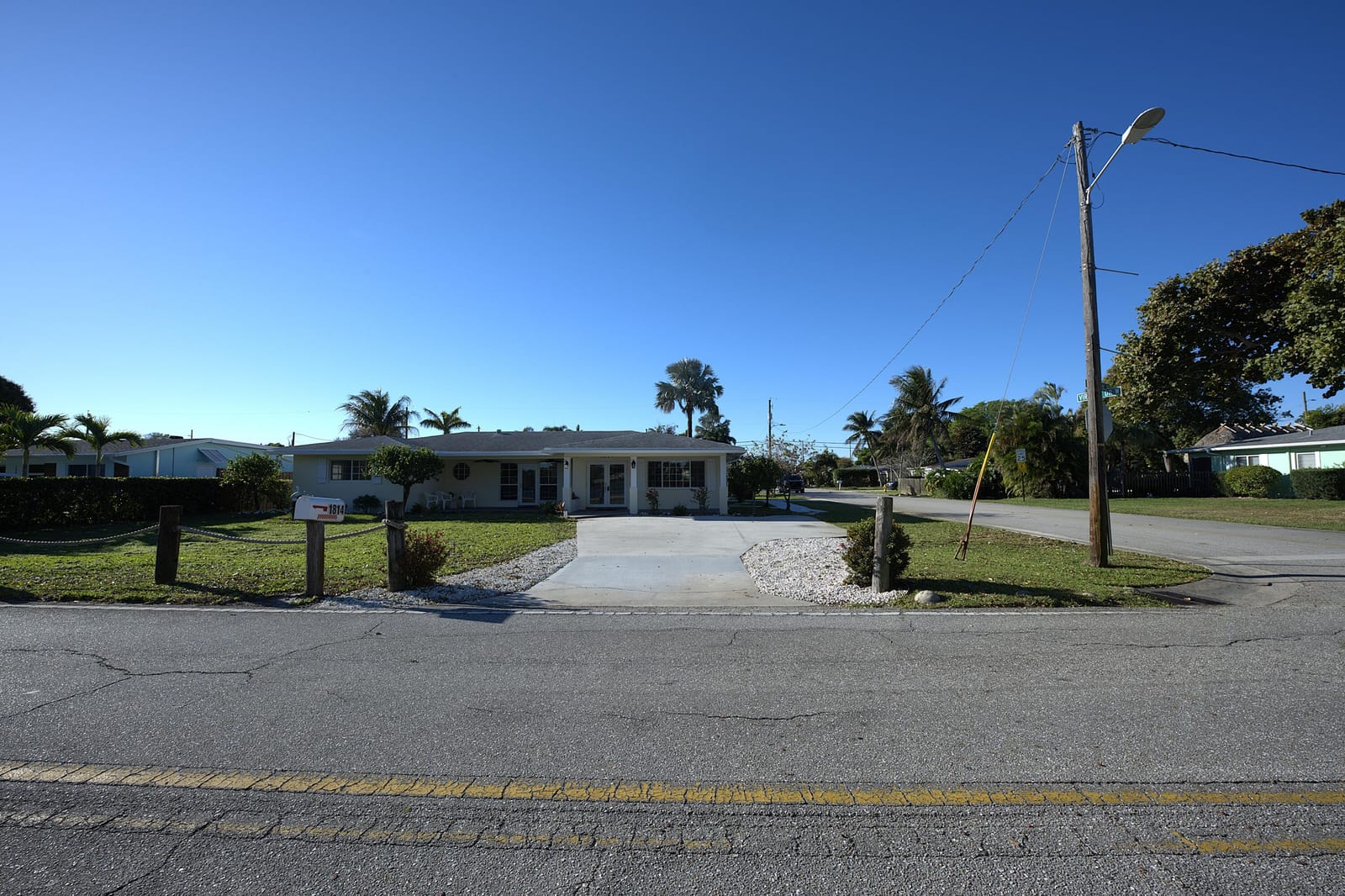 1814 Lake Osborne Drive — photo 3