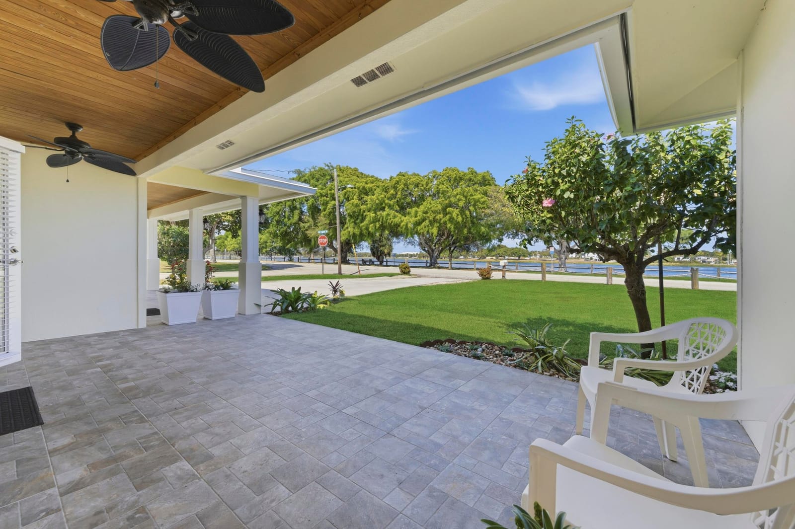 1814 Lake Osborne Drive — photo 4