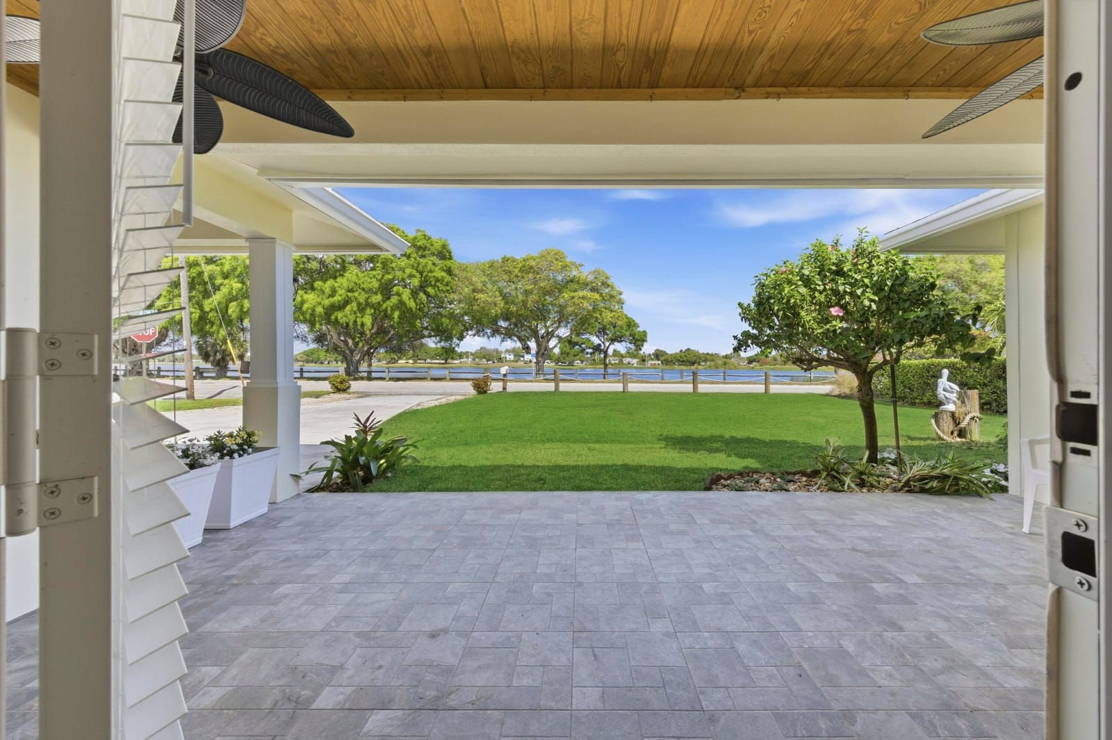 1814 Lake Osborne Drive — photo 5