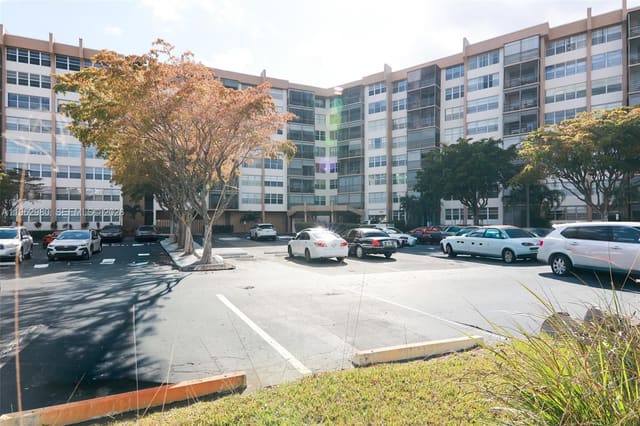 1200 Saint Charles Place 302, Pembroke Pines, FL 33026