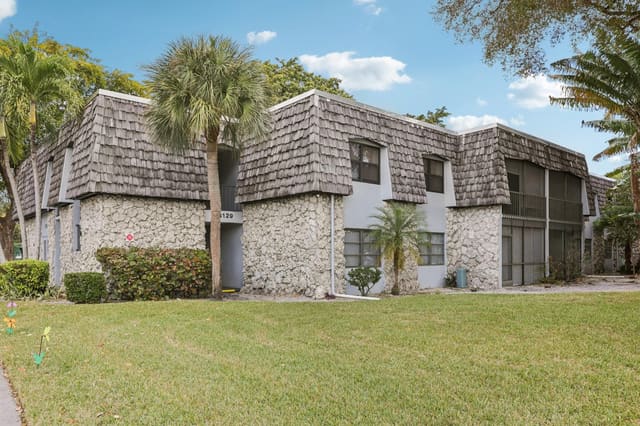 3129 Oakland Shores Drive A204, sold in Oakland Shores Condominium 1, Oakland Park, FL
