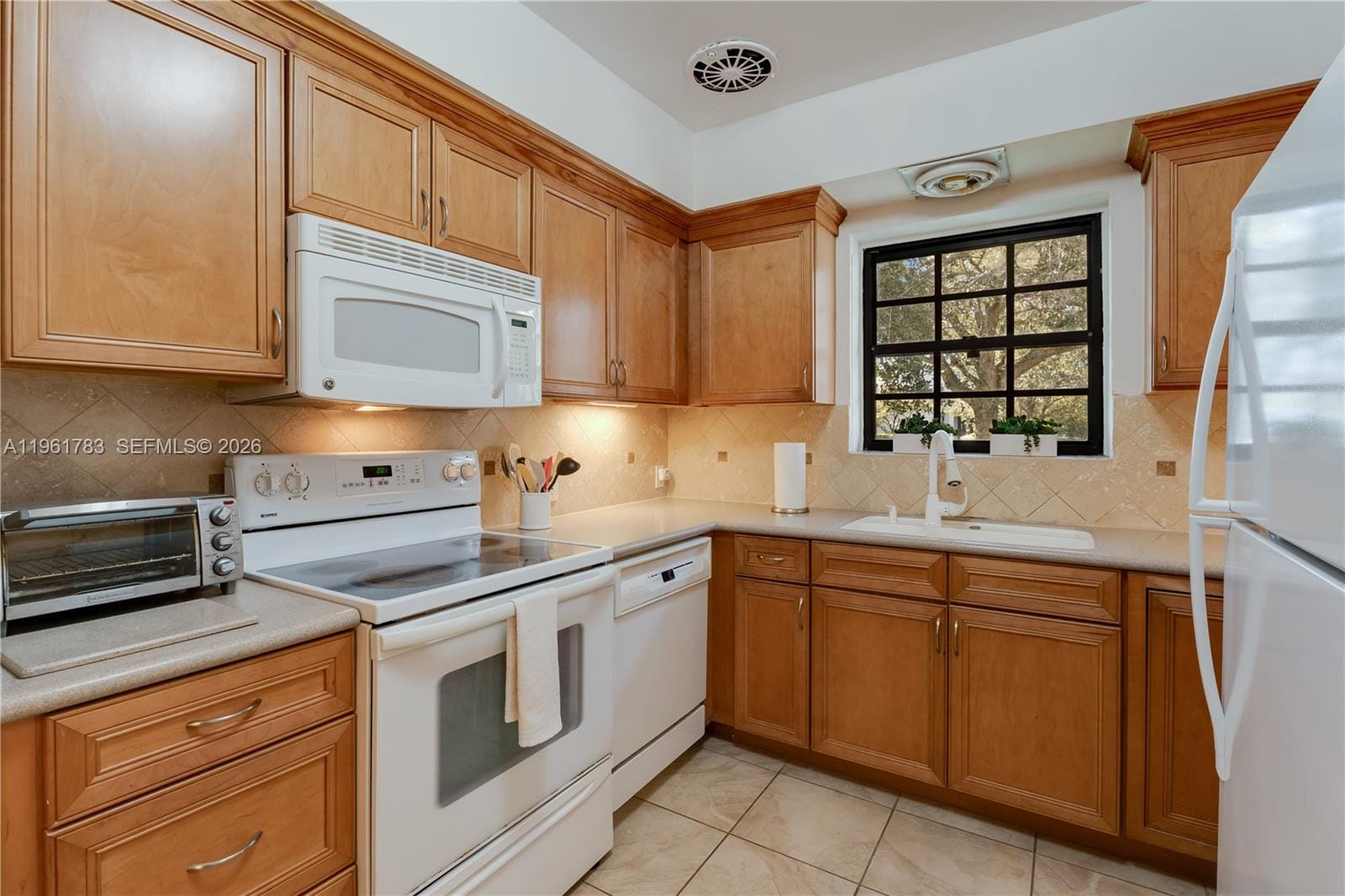 6901 Altamira Street, Coral Gables, FL 33146 photo 13