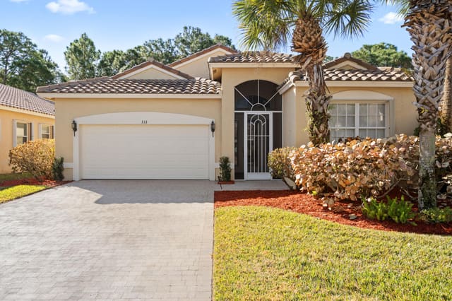 333 NW Springview Loop, Port St. Lucie, FL 34986