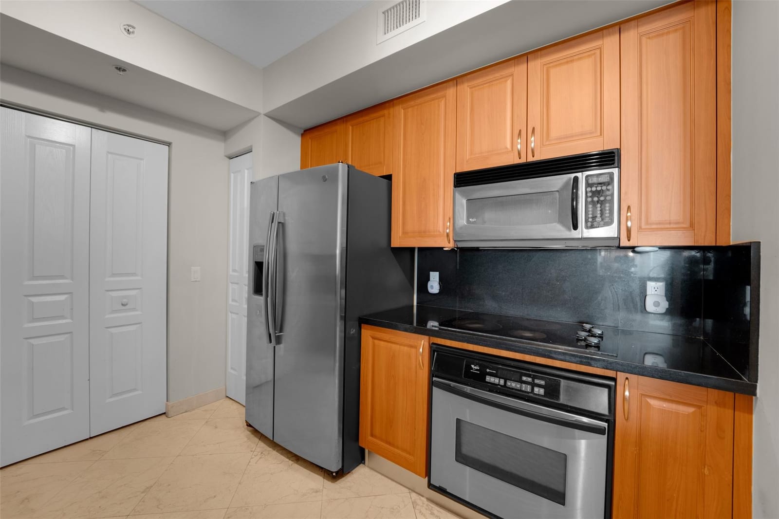 350 SE 2nd Street 850 — photo 3