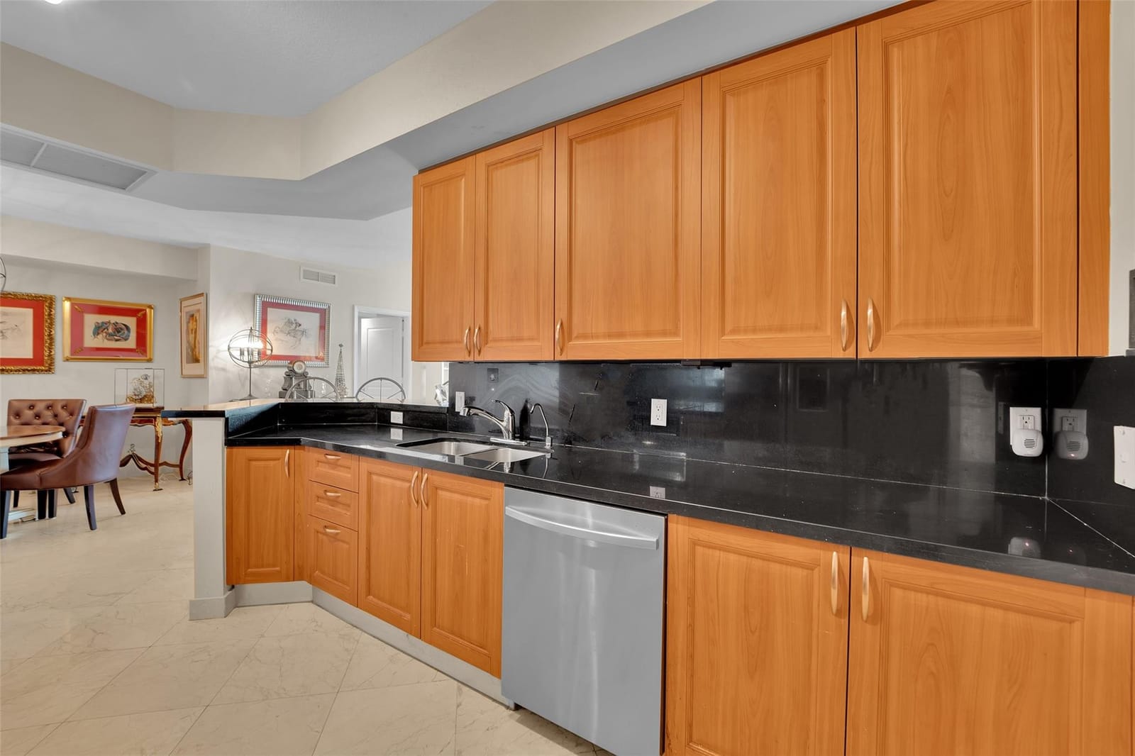 350 SE 2nd Street 850 — photo 4