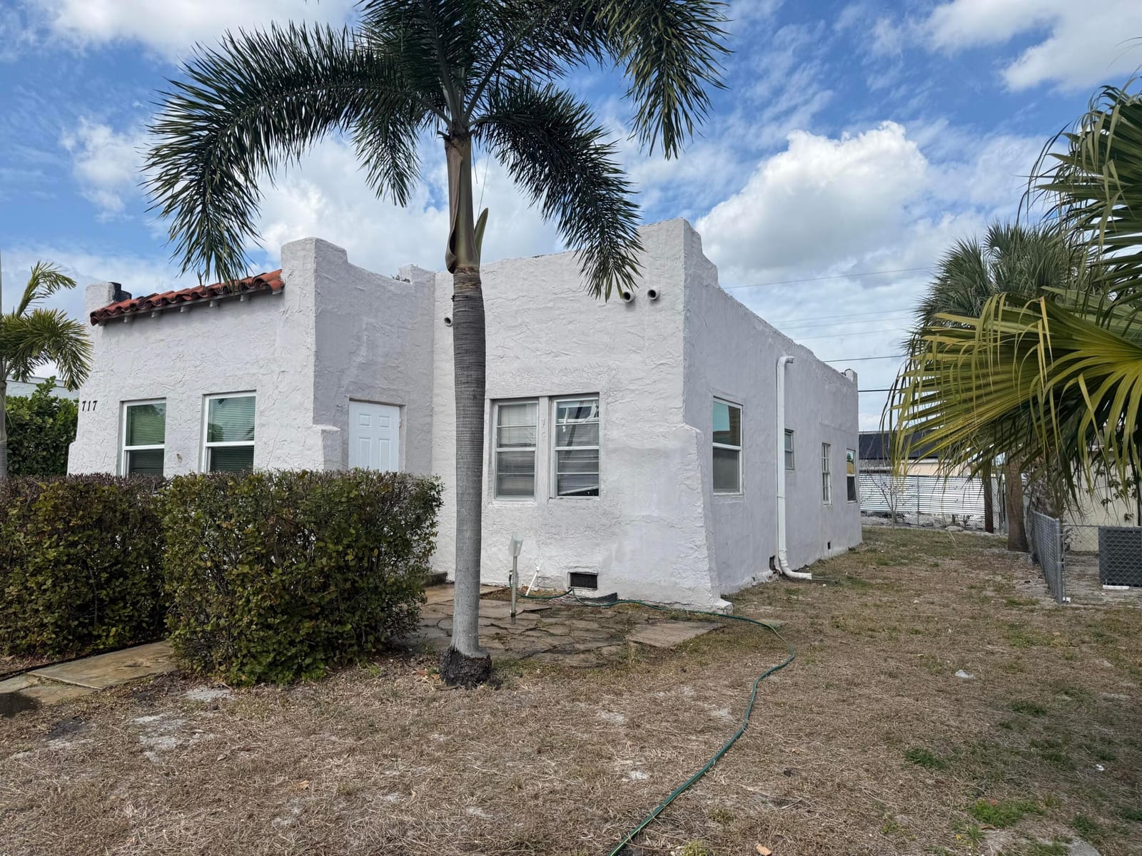 717 Selkirk Street, West Palm Beach, FL 33405 photo 2