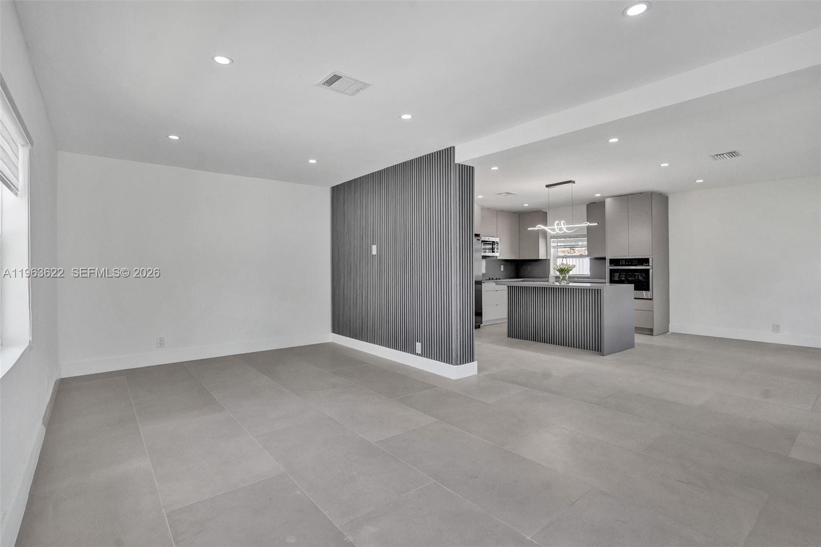 1010 N 16th Avenue — photo 2