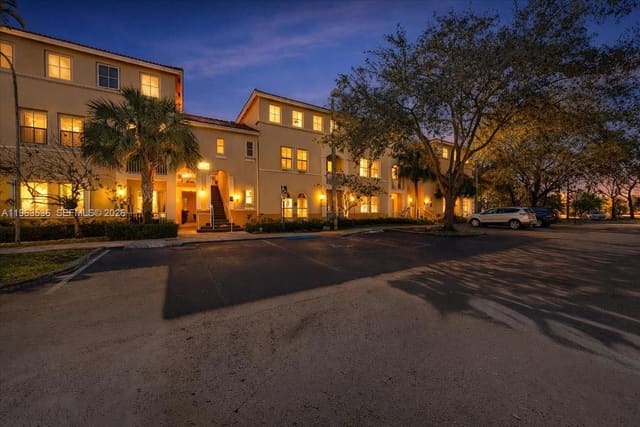 150 Jacaranda Country Club Drive 200, sold in Courtyards At Jacaranda C, Plantation, FL