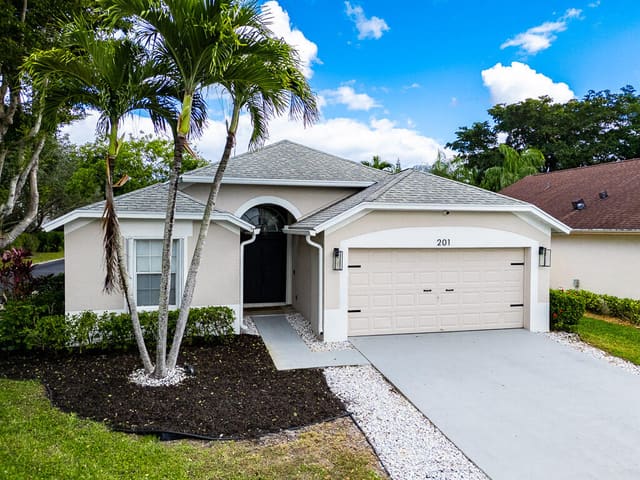 201 Trails End, Greenacres, FL 33413