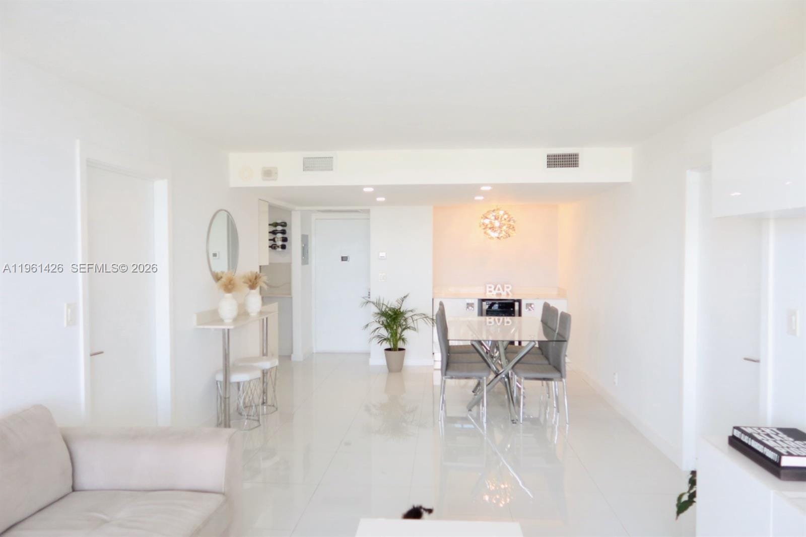 20301 W Country Club Drive 1422, Aventura, FL 33180 photo 2