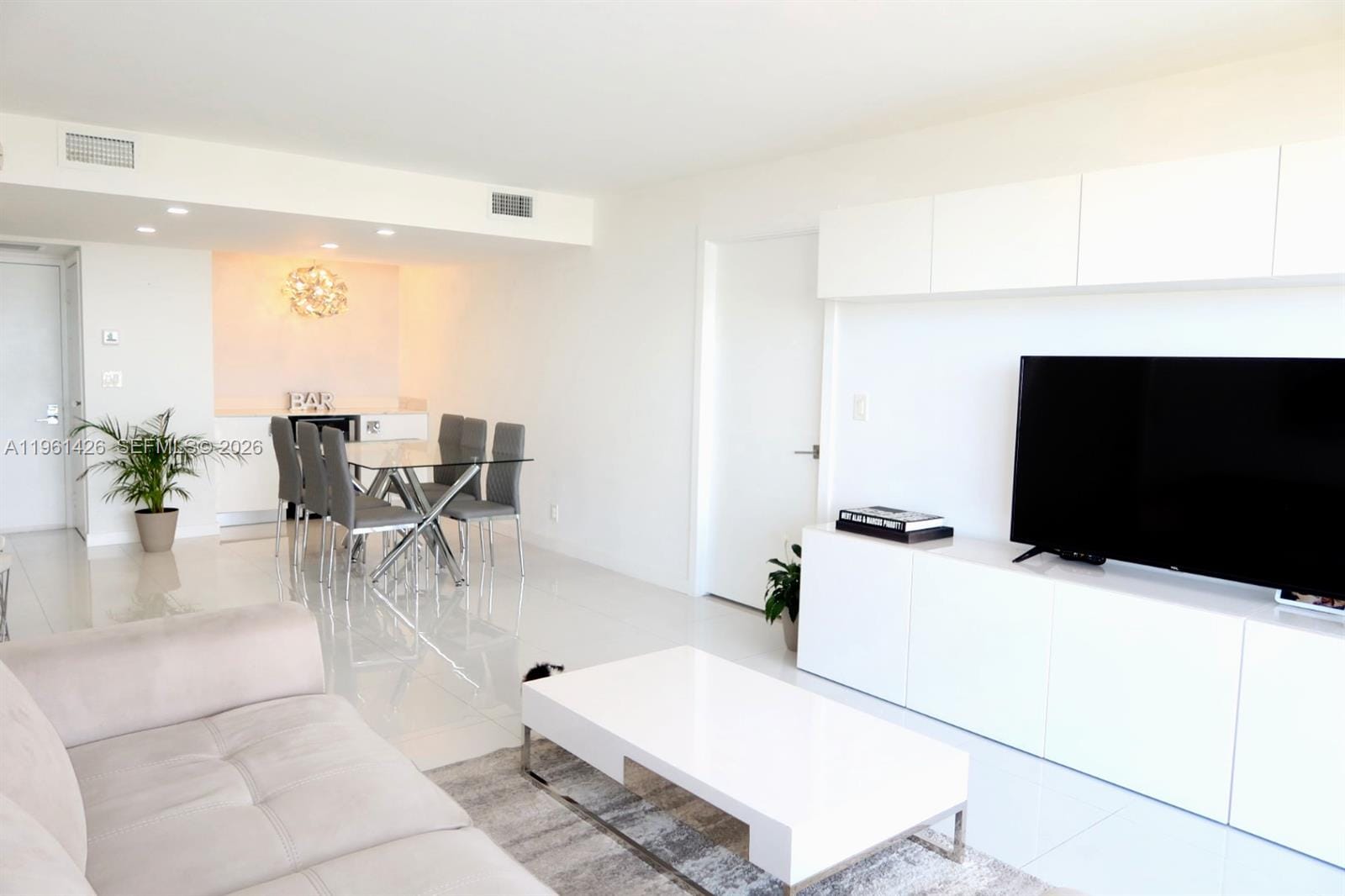 20301 W Country Club Drive 1422, Aventura, FL 33180 photo 9