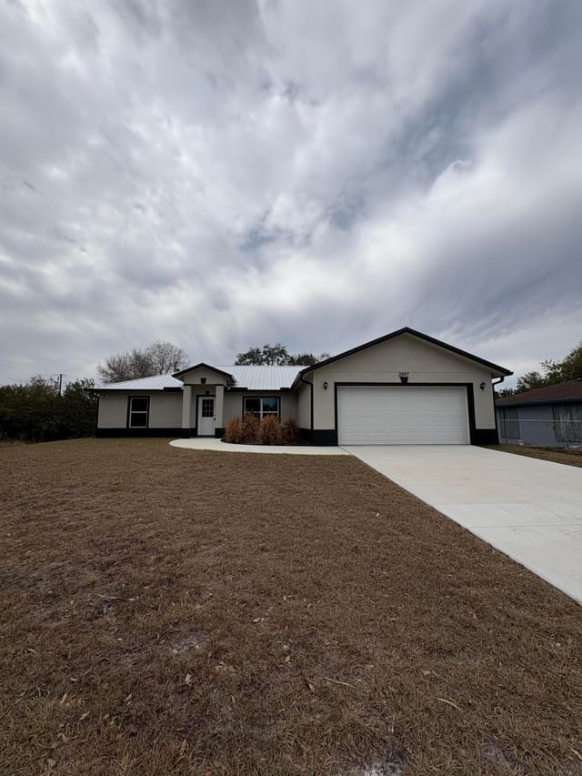 2897 NW 37th Avenue, Okeechobee, FL 34972