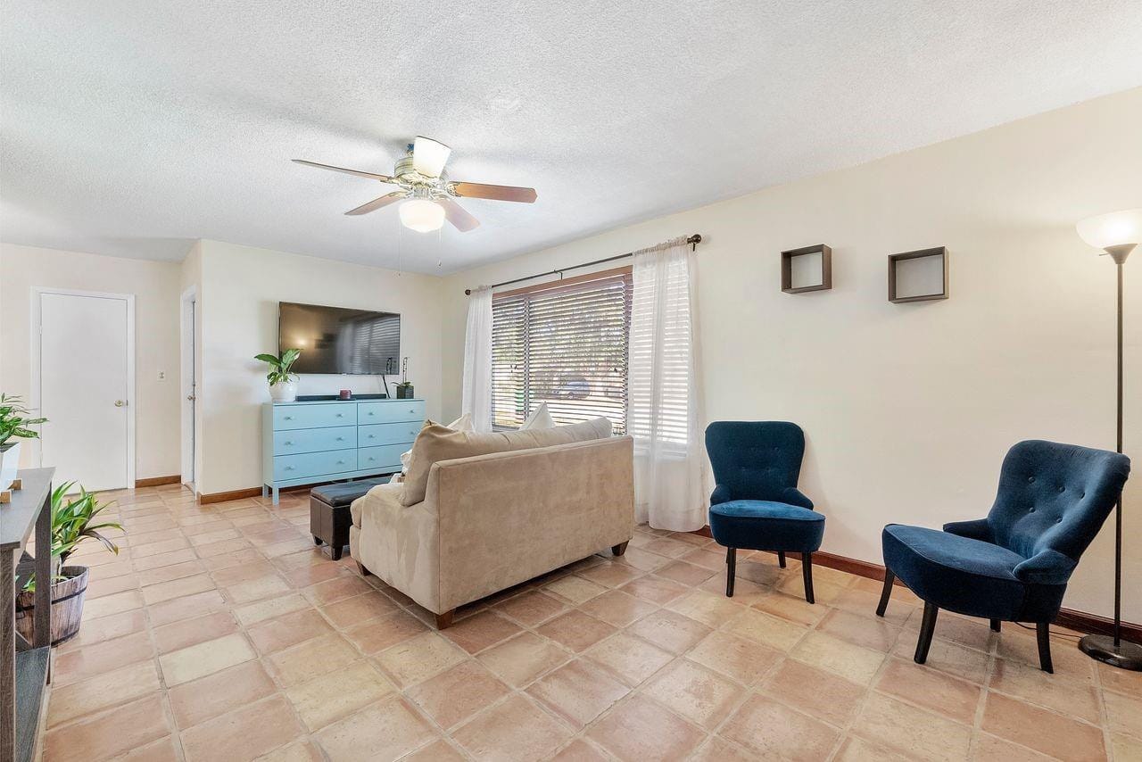 2410 Montego Drive — photo 9