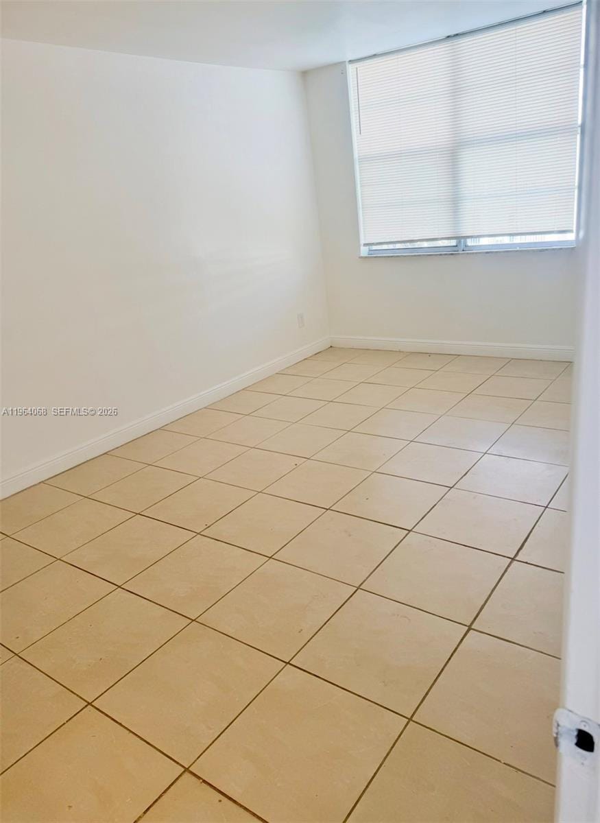 494 NW 165th St Road C508, Miami, FL 33169 photo 9