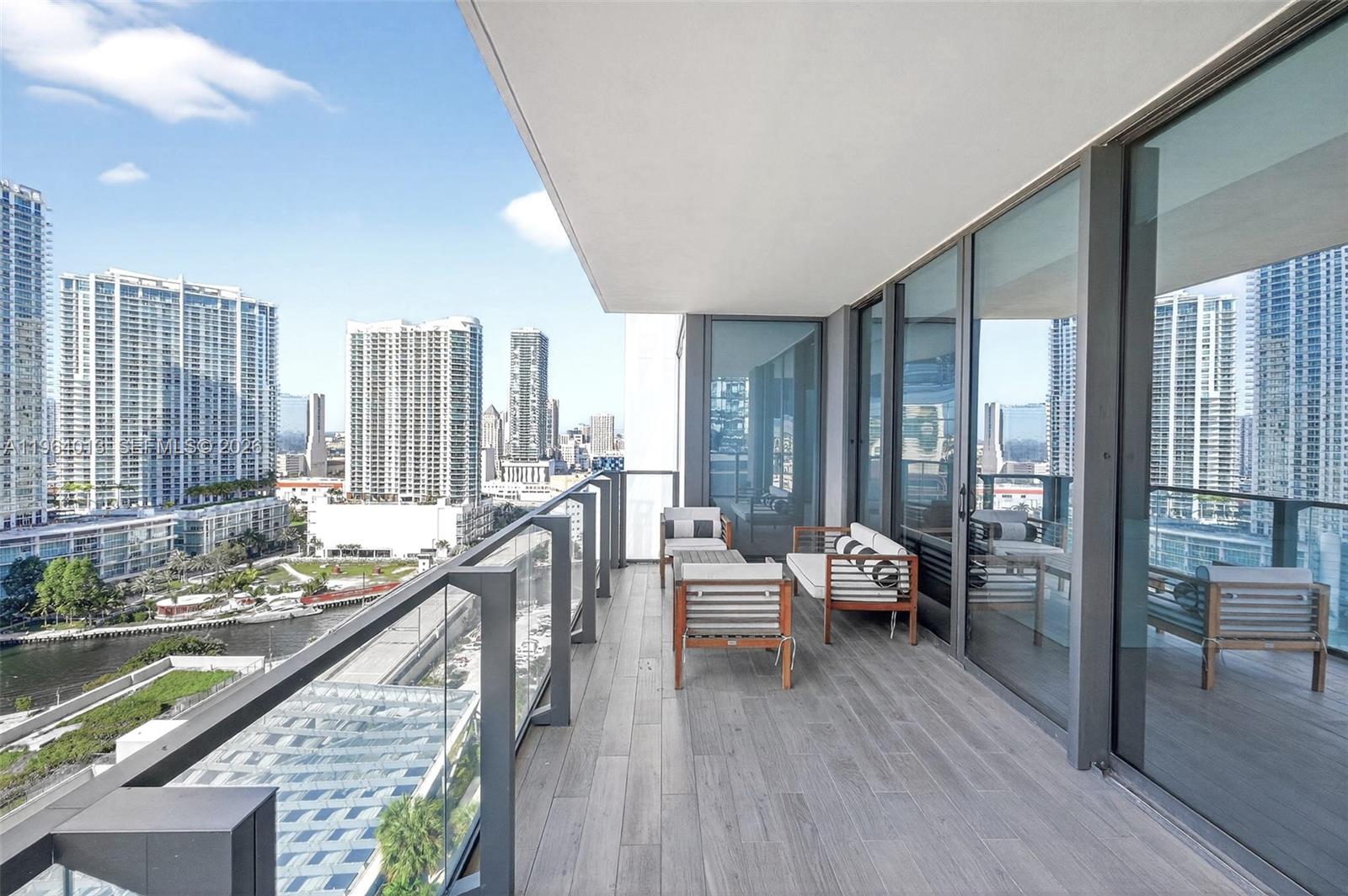 68 SE 6th Street 1702, Miami, FL 33131 photo 9