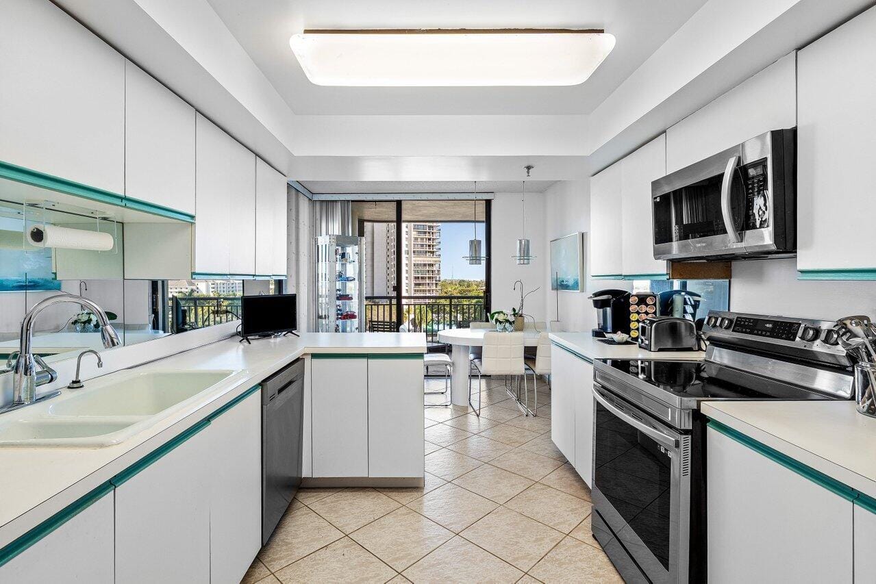 2427 Presidential Way 701 — photo 5