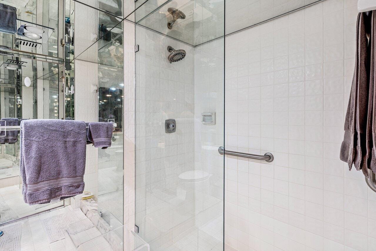 2427 Presidential Way 701 — photo 8