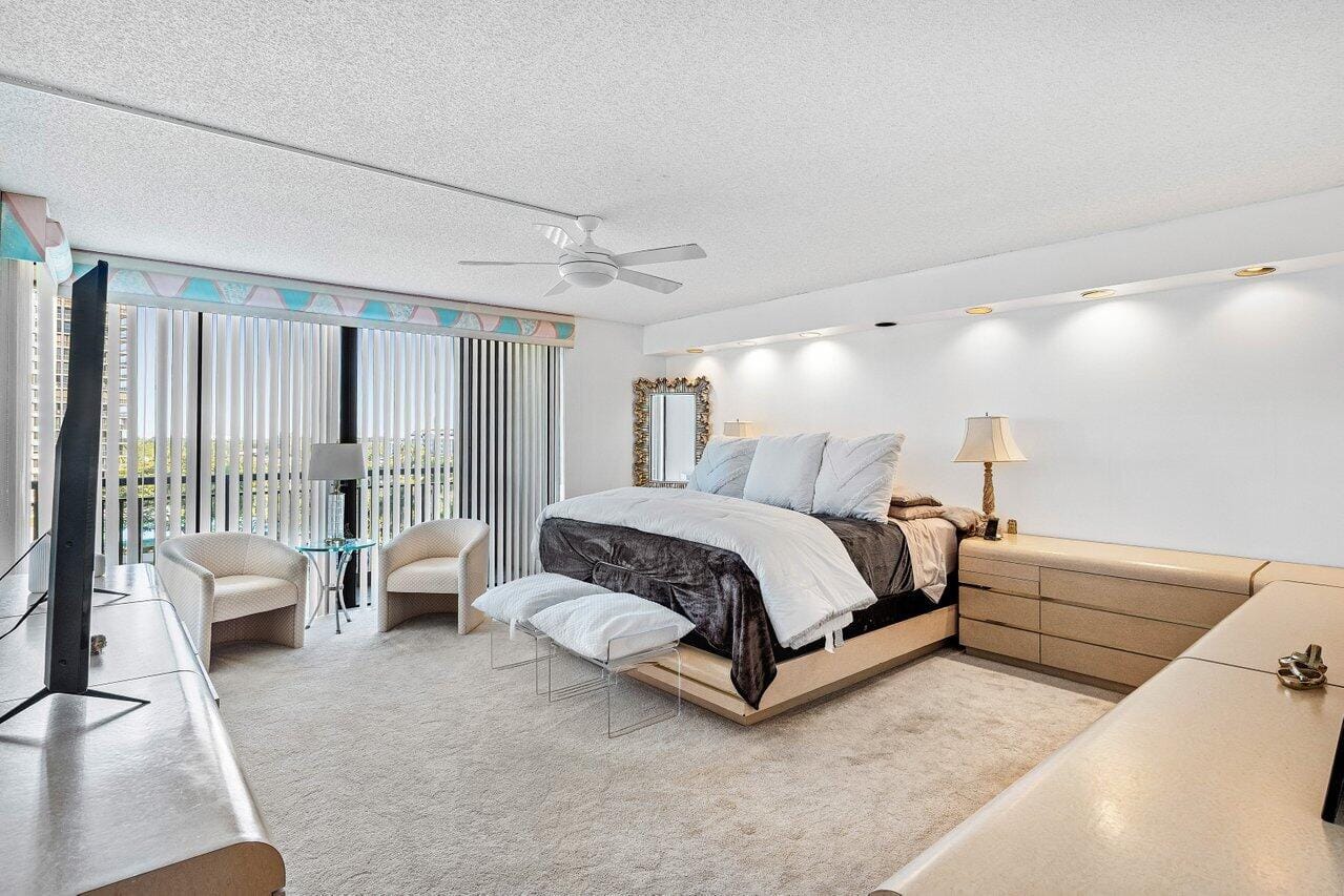 2427 Presidential Way 701 — photo 11