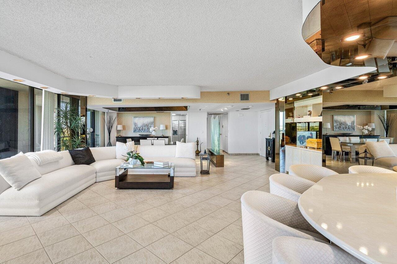 2427 Presidential Way 701 — photo 2