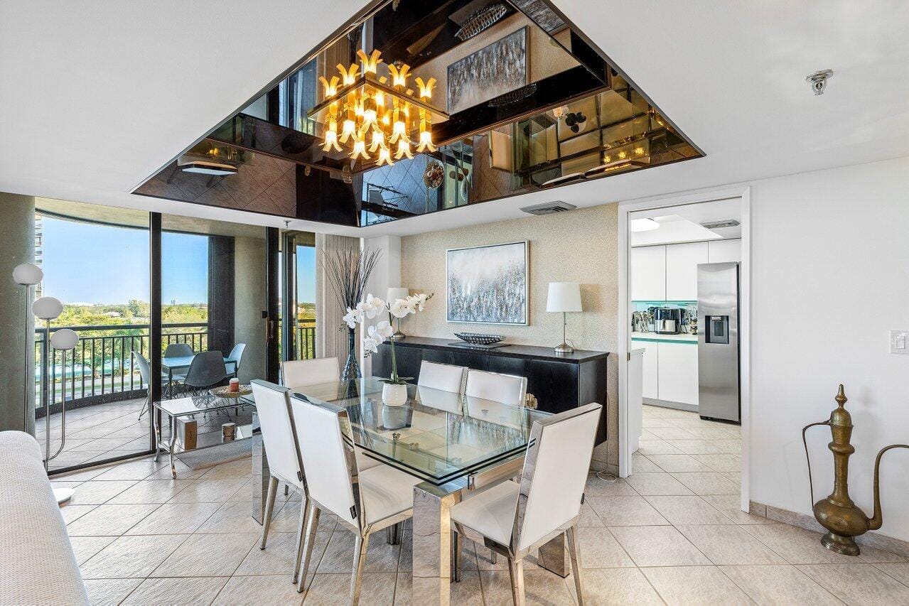 2427 Presidential Way 701 — photo 3
