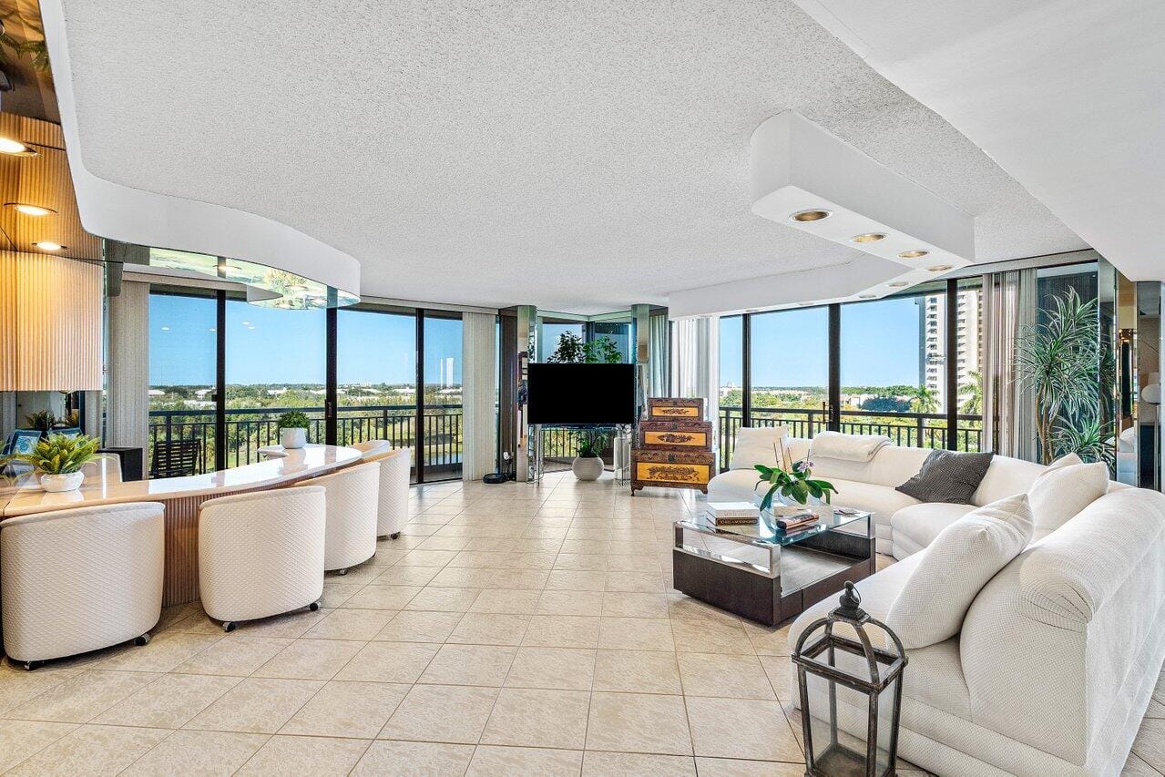 2427 Presidential Way 701, West Palm Beach, FL 33401