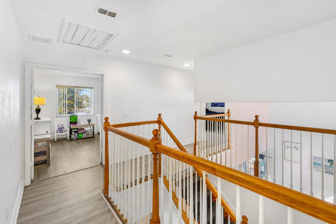677 NW Marion Avenue — photo 11