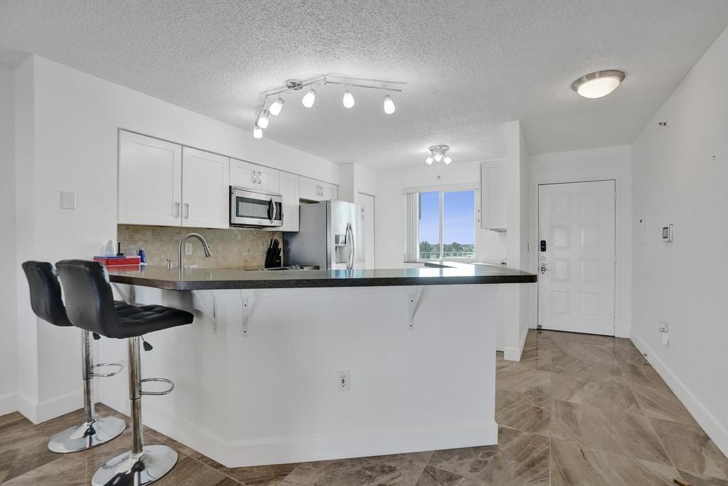 2334 S Cypress Bend Drive 907 — photo 2
