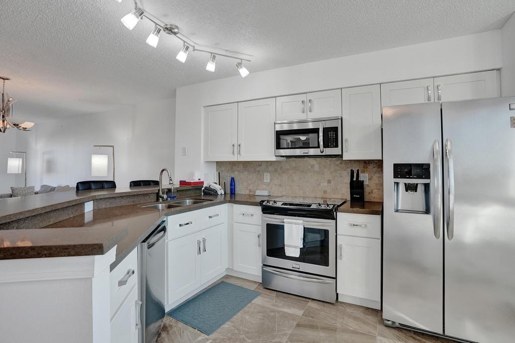 2334 S Cypress Bend Drive 907 — photo 4