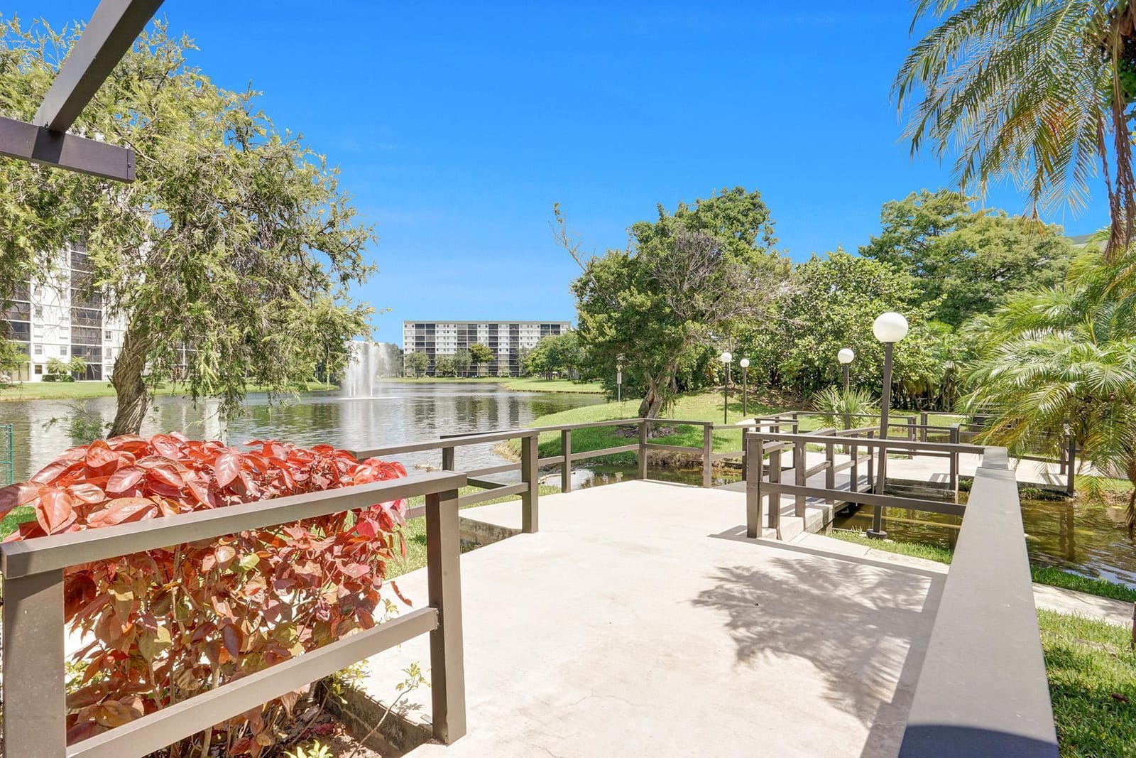 2334 S Cypress Bend Drive 907 — photo 10