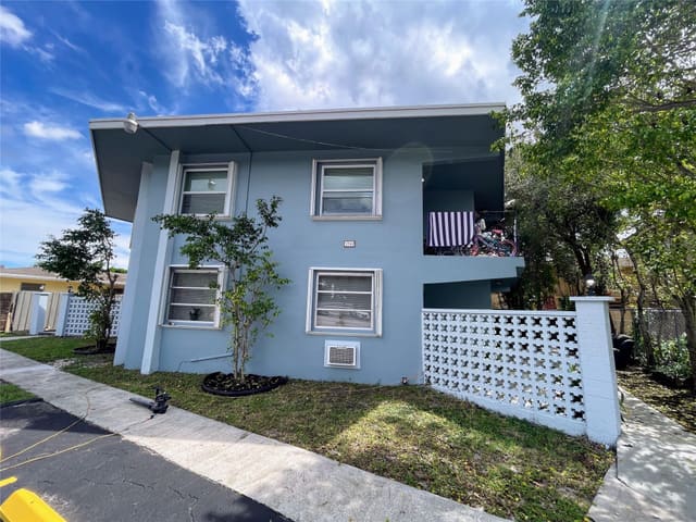 3760 SW 1st Street, Fort Lauderdale, FL 33312