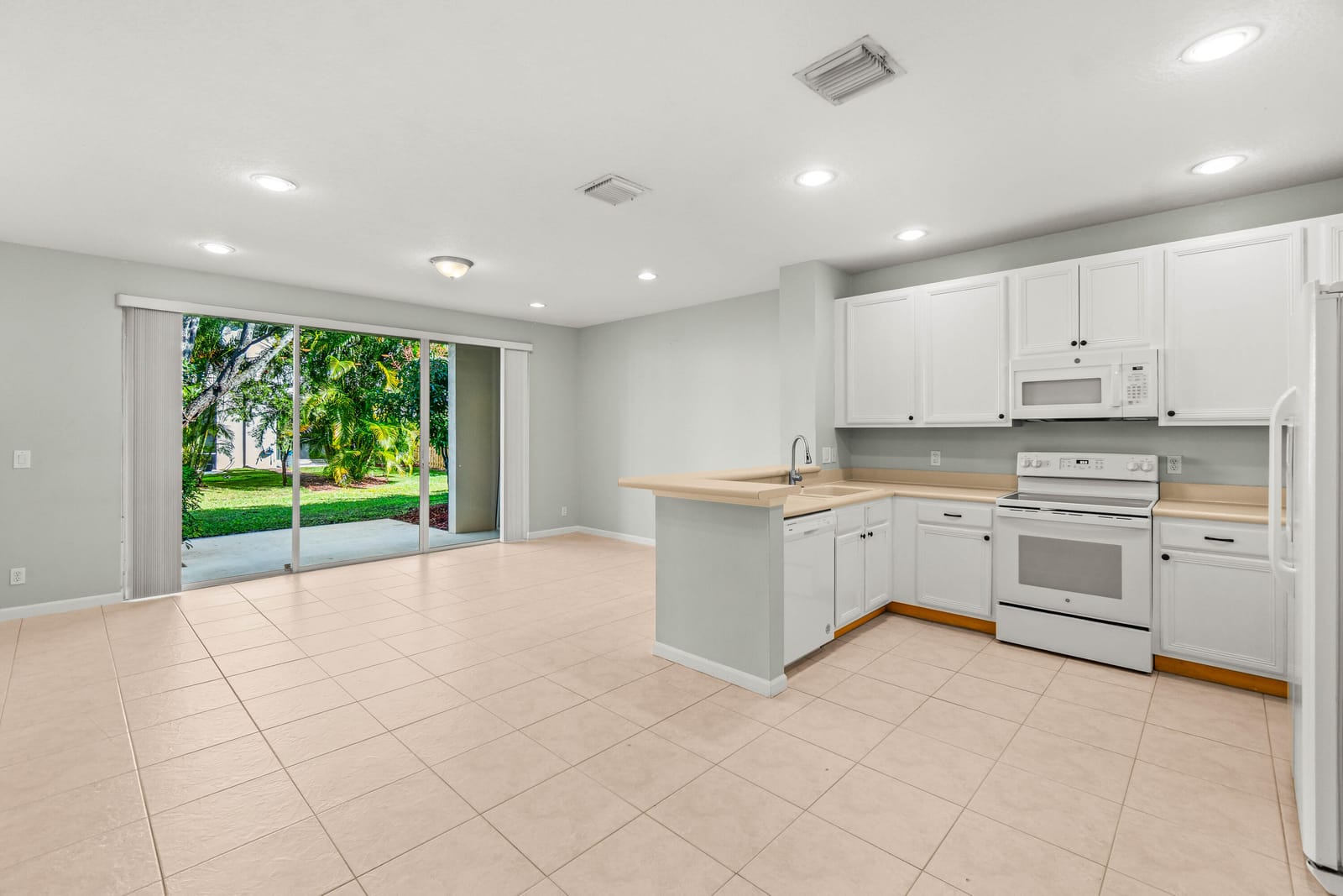 9819 Lago Drive, Boynton Beach, FL 33472 photo 5