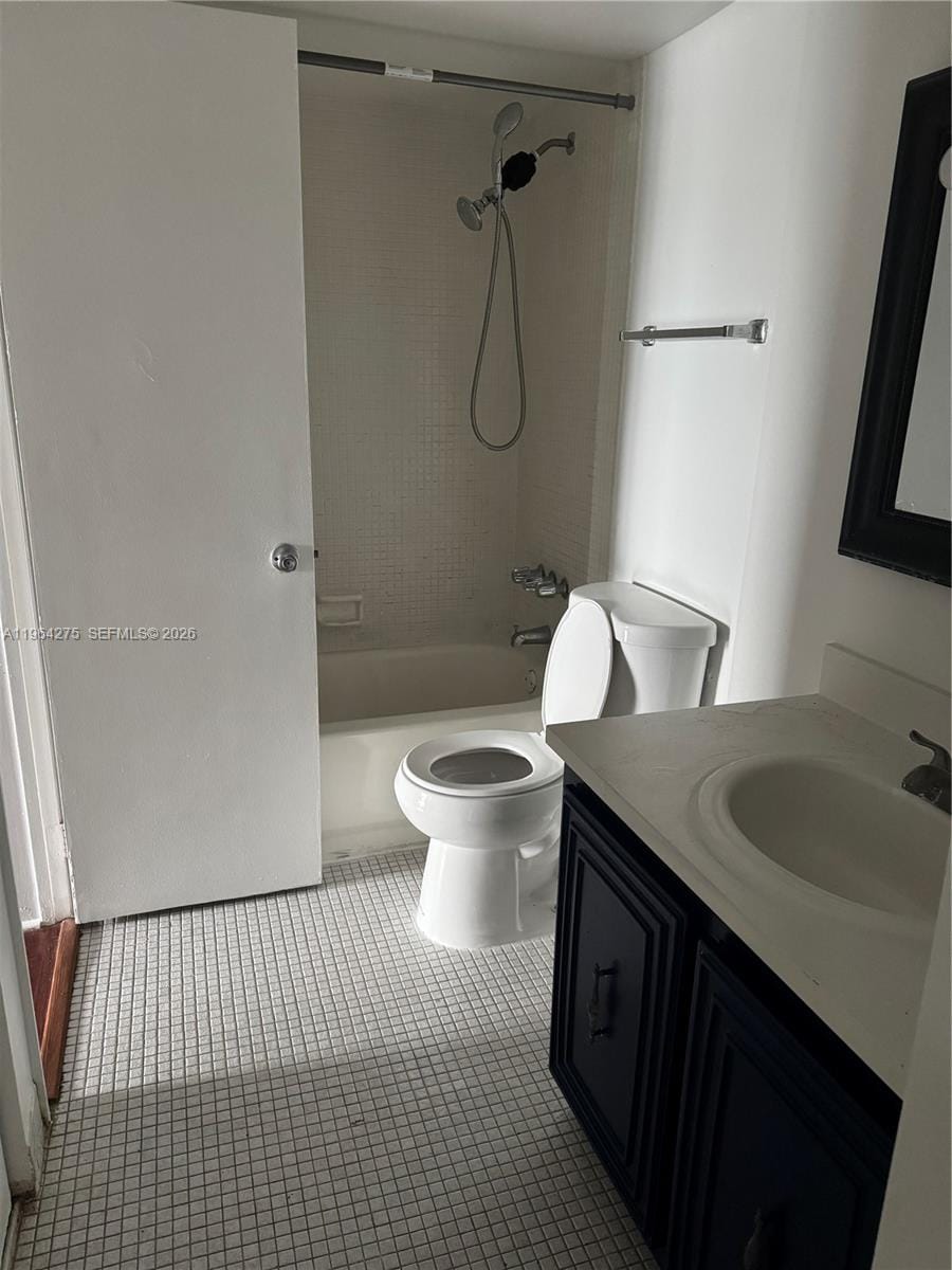 496 NW 165th St Road D-614 — photo 4