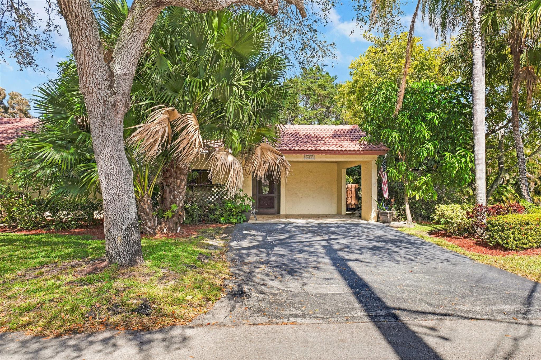 16131 Laurel Drive 33, Weston, FL 33326, Weston