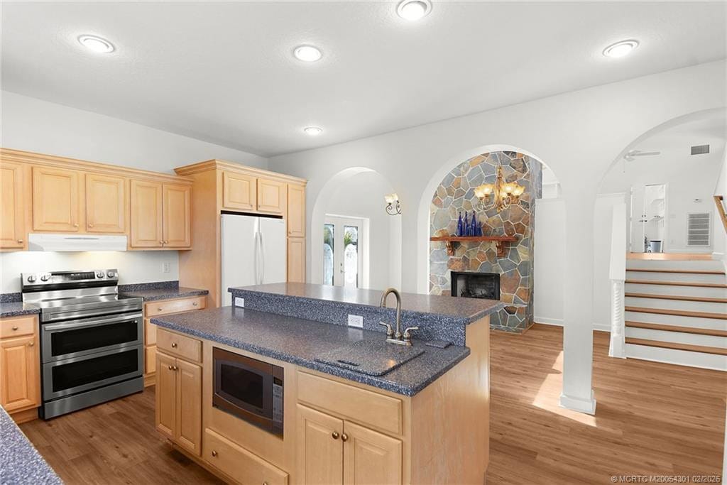 2228 NE Center Circle, Jensen Beach, FL 34957 photo 2