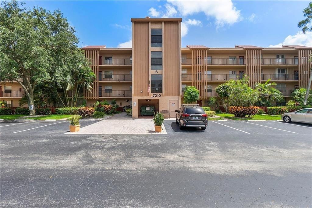 7210 Lake Circle Drive 306 — photo 3