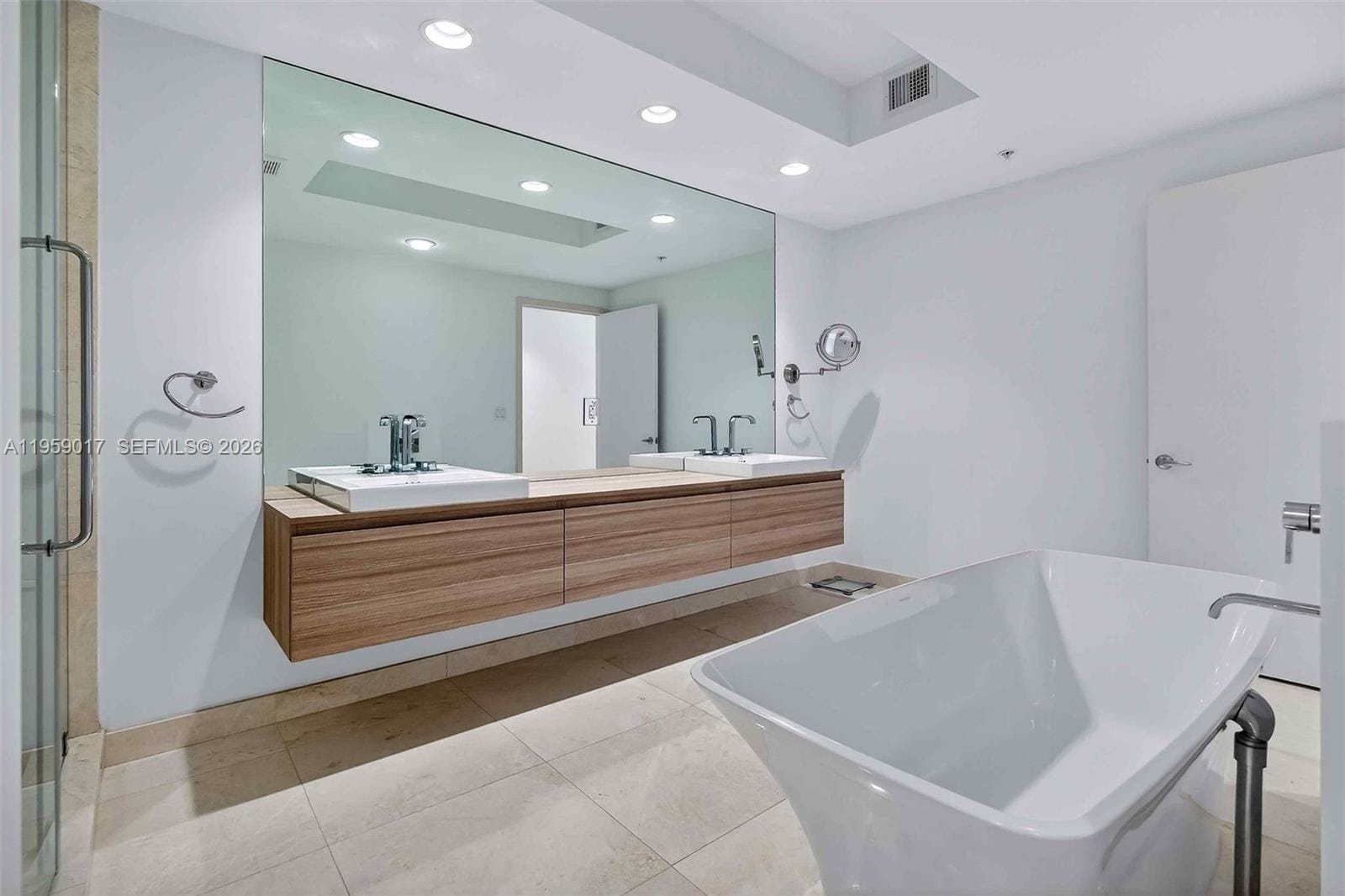 17111 Biscayne Boulevard 706, North Miami Beach, FL 33160 photo 18