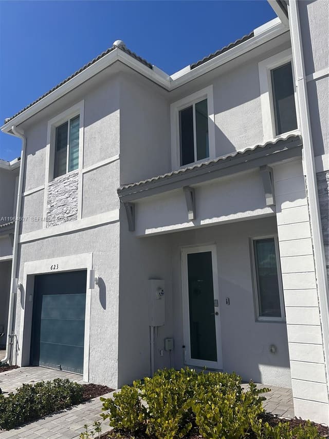 623 SE 13th St Circle, sold in Miami Land And Developmen, Homestead, FL