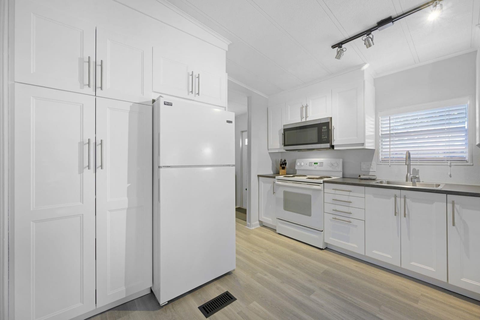 5311 SW 29th Avenue — photo 4