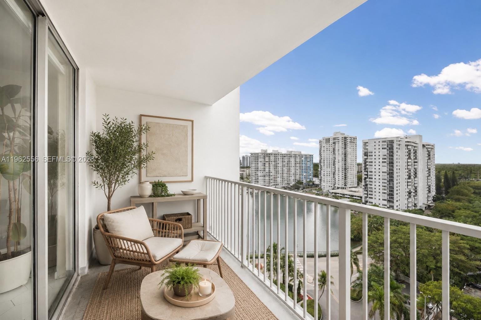 2801 NE 183rd Street 1607W, Aventura, FL 33160 photo 2