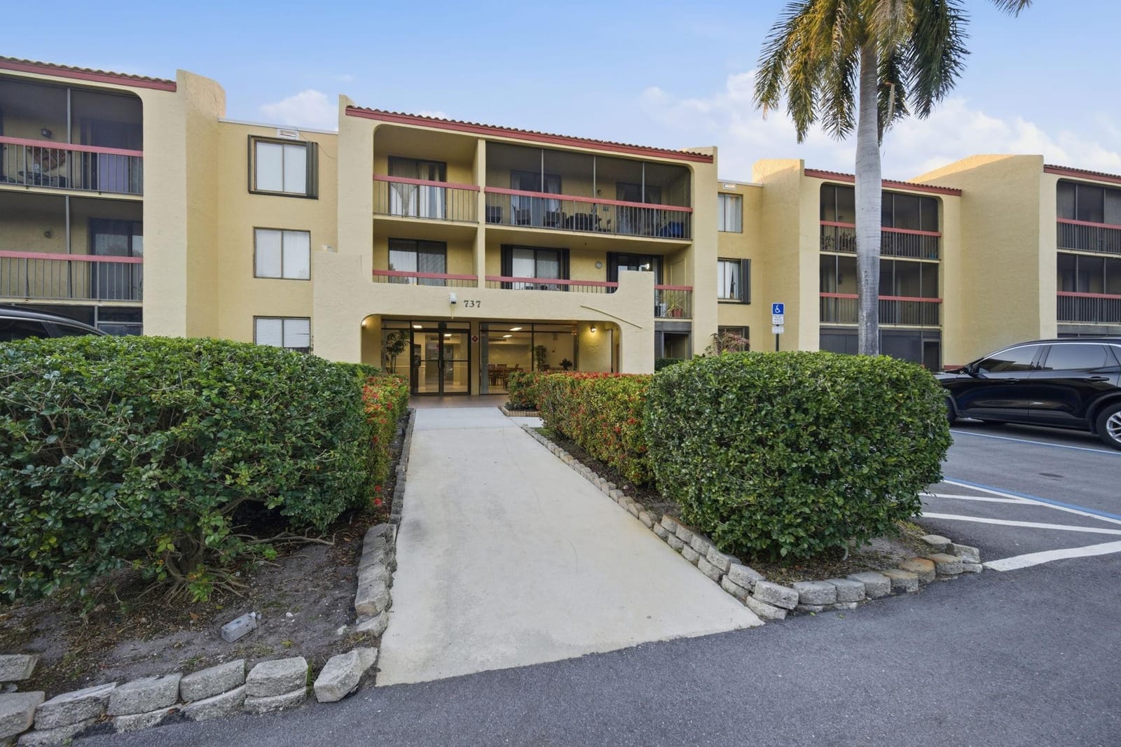 737 SE 1st Way 205, Deerfield Beach, FL 33441