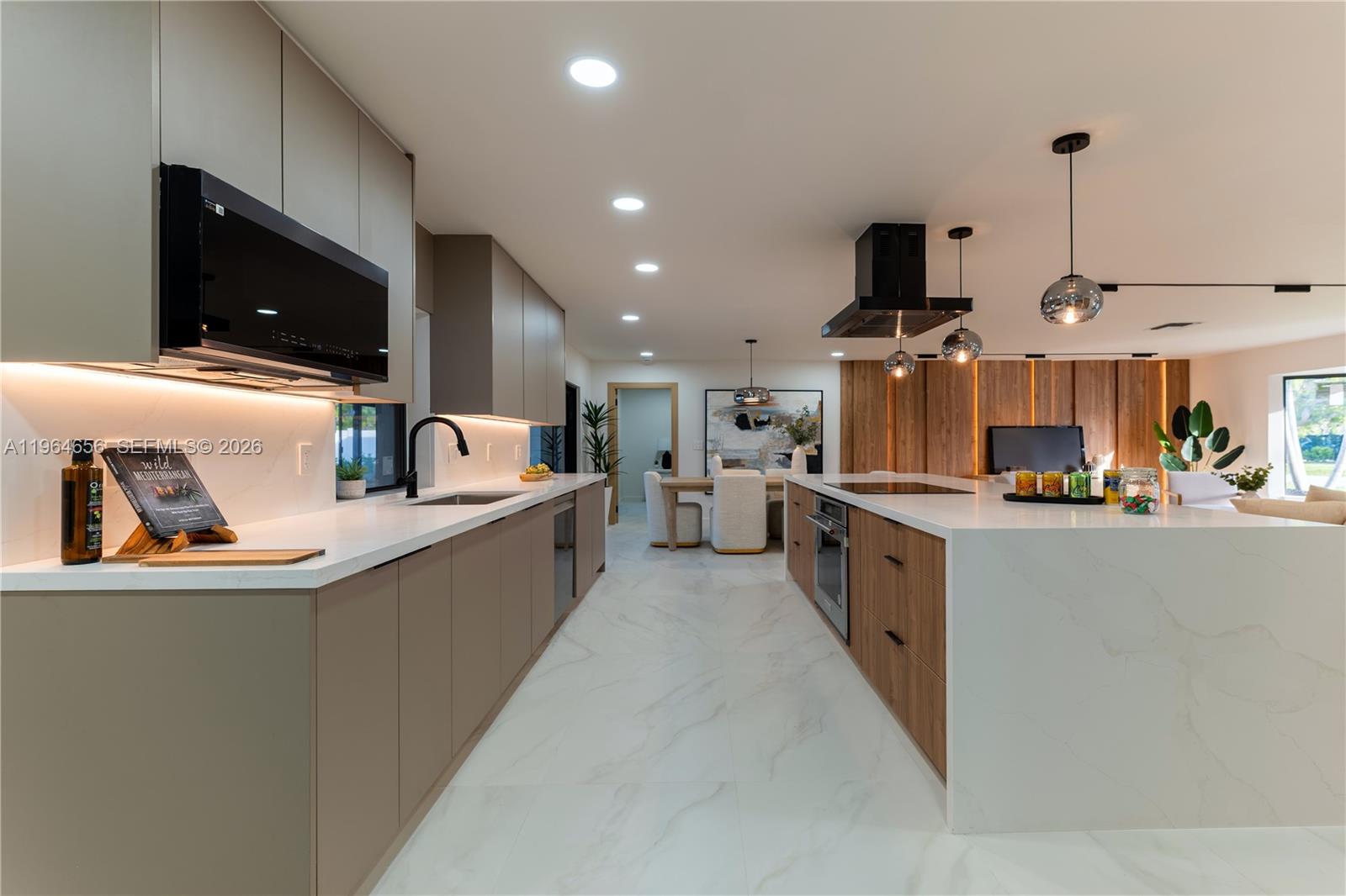 2415 NE 35th Drive — photo 3