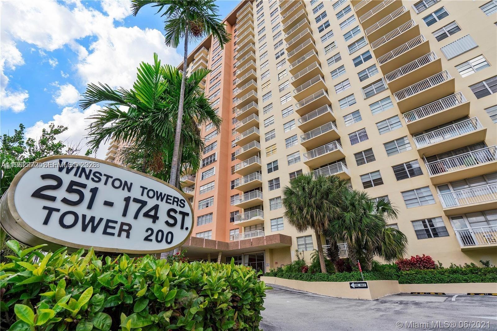 251 174th Street 1715, Sunny Isles Beach, FL 33160 photo 4