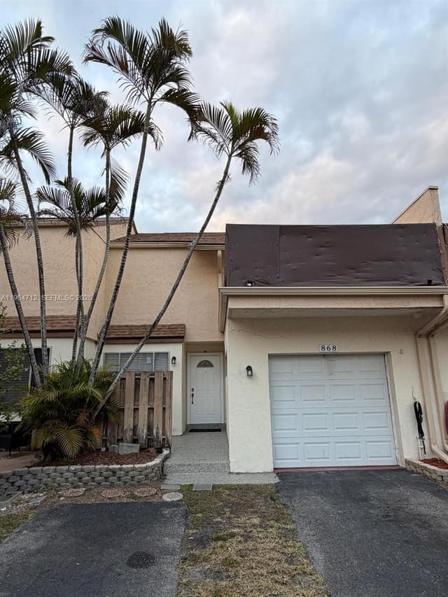 868 NW 81st Way, Plantation, FL 33324