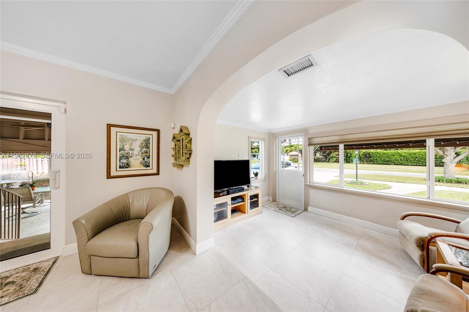 564 De Leon Drive, Miami Springs, FL 33166 photo 3