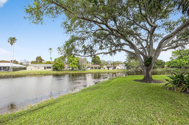 11477 NW 39th Court 307-1, Coral Springs, FL 33065